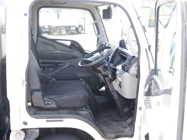 三菱ふそうキャンター冷凍車（冷蔵車）小型（2t・3t）[写真33]