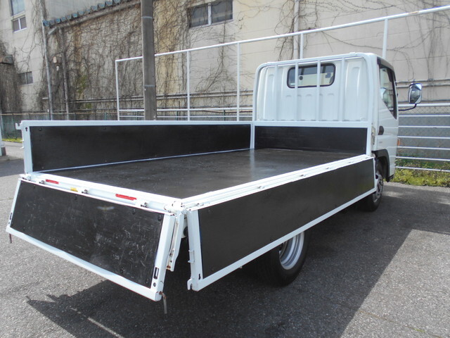 三菱ふそうキャンター平ボディ小型（2t・3t）[写真11]