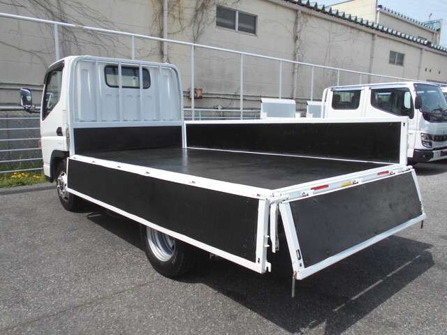三菱ふそうキャンター平ボディ小型（2t・3t）[写真13]