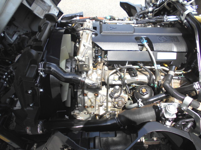 三菱ふそうキャンター平ボディ小型（2t・3t）[写真16]