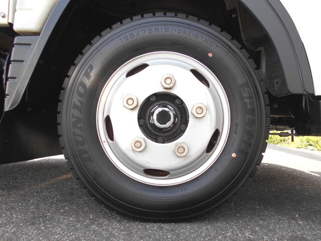 三菱ふそうキャンター平ボディ小型（2t・3t）[写真22]