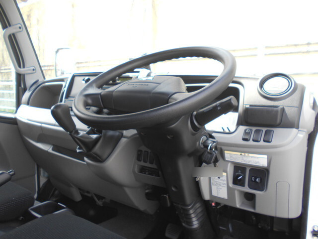 三菱ふそうキャンター平ボディ小型（2t・3t）[写真24]