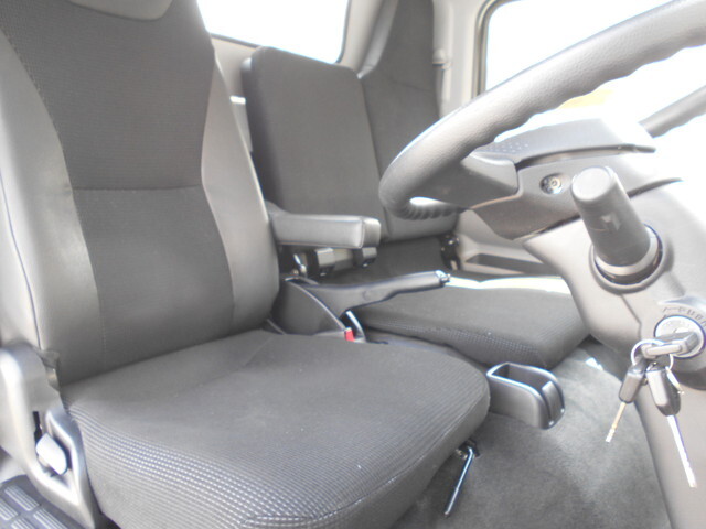 三菱ふそうキャンター平ボディ小型（2t・3t）[写真25]