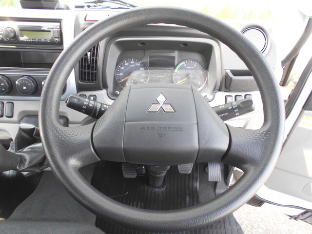 三菱ふそうキャンター平ボディ小型（2t・3t）[写真28]