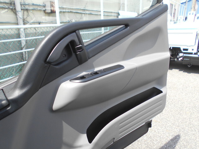 三菱ふそうキャンター平ボディ小型（2t・3t）[写真38]