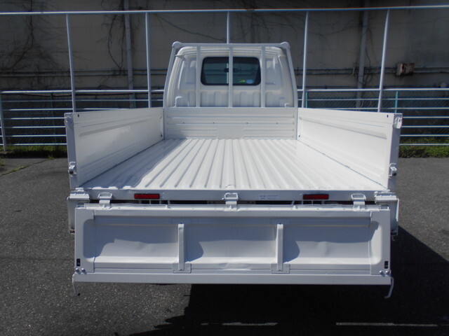 マツダボンゴ平ボディ小型（2t・3t）[写真12]