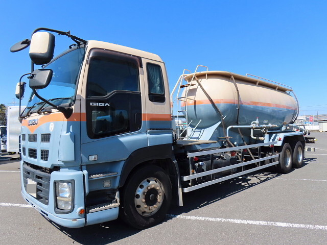 中古ギガバルク車（粉粒体運搬車）