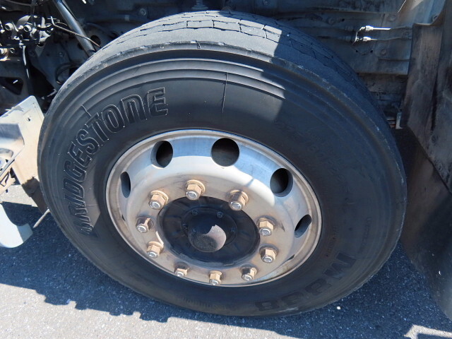 いすゞギガバルク車（粉粒体運搬車）大型（10t）[写真12]