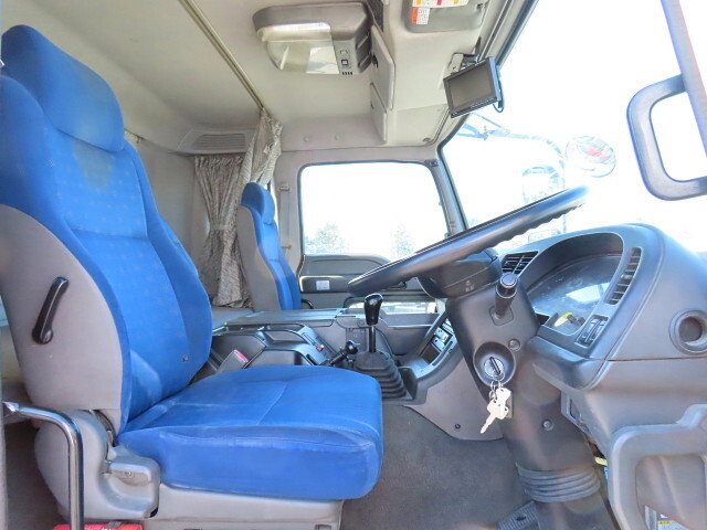 いすゞギガバルク車（粉粒体運搬車）大型（10t）[写真18]