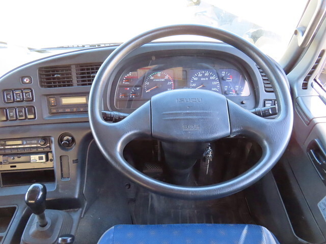 いすゞギガバルク車（粉粒体運搬車）大型（10t）[写真20]