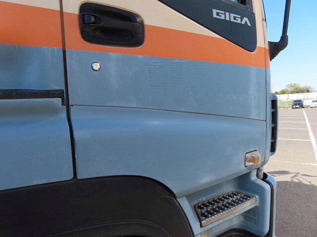 いすゞギガバルク車（粉粒体運搬車）大型（10t）[写真24]