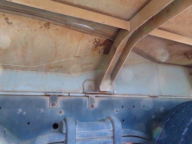 いすゞギガバルク車（粉粒体運搬車）大型（10t）[写真30]