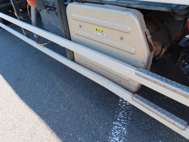 いすゞギガバルク車（粉粒体運搬車）大型（10t）[写真32]