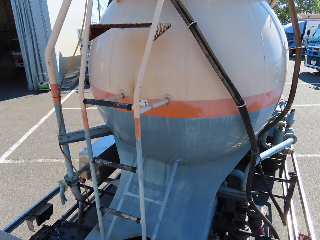 いすゞギガバルク車（粉粒体運搬車）大型（10t）[写真33]