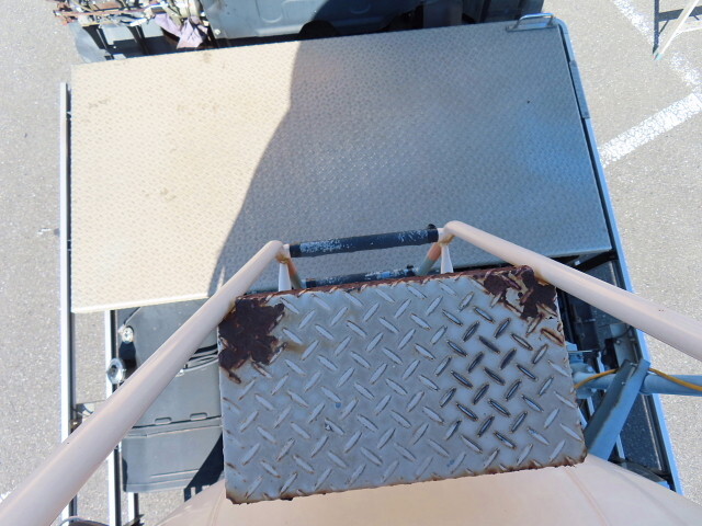 いすゞギガバルク車（粉粒体運搬車）大型（10t）[写真37]