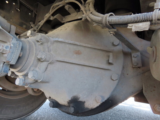 いすゞギガバルク車（粉粒体運搬車）大型（10t）[写真08]