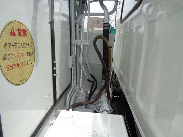 いすゞエルフパッカー車（塵芥車）小型（2t・3t）[写真08]