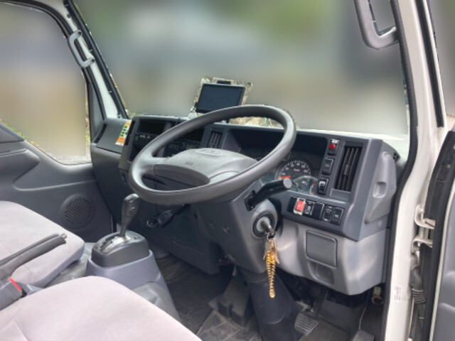 いすゞエルフパネルバン小型（2t・3t）[写真30]