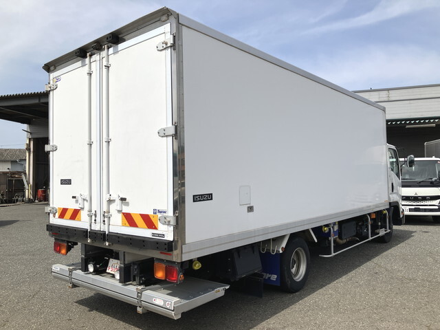 いすゞフォワード冷凍車（冷蔵車）中型（4t）[写真02]
