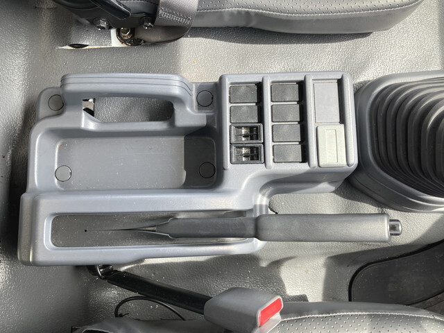 いすゞフォワード冷凍車（冷蔵車）中型（4t）[写真37]