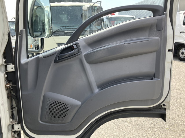いすゞエルフ冷凍車（冷蔵車）小型（2t・3t）[写真29]