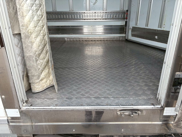 いすゞエルフ冷凍車（冷蔵車）小型（2t・3t）[写真08]