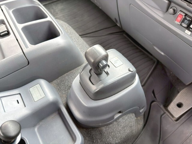 いすゞフォワード平ボディ増トン（6t・8t）[写真16]