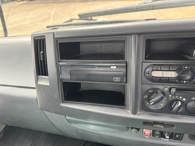 いすゞフォワードクレーン4段中型（4t）[写真31]