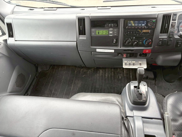 いすゞエルフ冷凍車（冷蔵車）小型（2t・3t）[写真38]