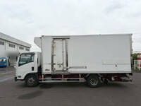 いすゞエルフ冷凍車（冷蔵車）小型（2t・3t）[写真07]