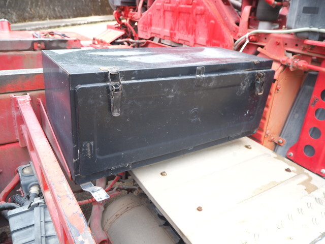 UDトラックスクオンダンプ大型（10t）[写真12]