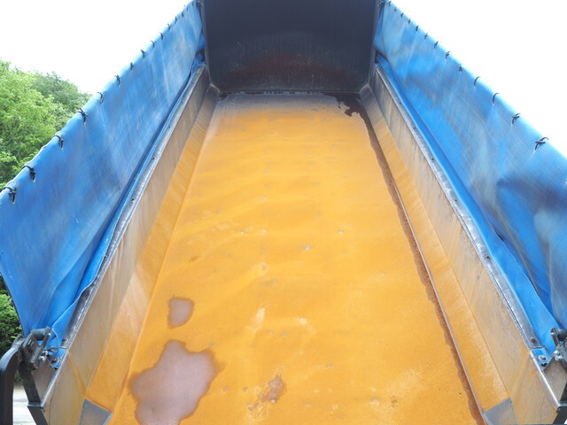 UDトラックスクオンダンプ大型（10t）[写真18]