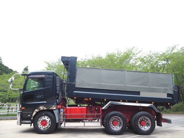 UDトラックスクオンダンプ大型（10t）[写真03]