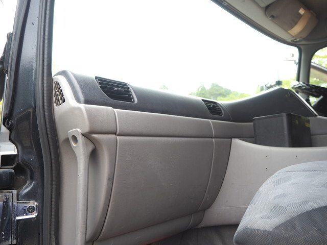 UDトラックスクオンダンプ大型（10t）[写真31]