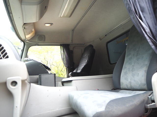 UDトラックスクオンダンプ大型（10t）[写真32]