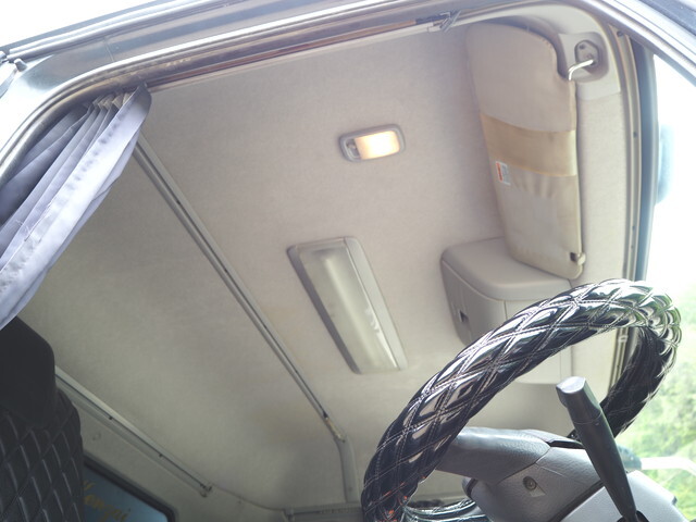 UDトラックスクオンダンプ大型（10t）[写真33]