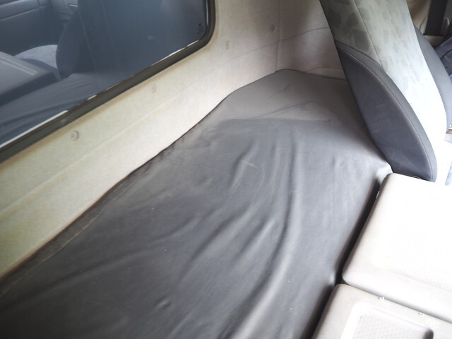 UDトラックスクオンダンプ大型（10t）[写真34]