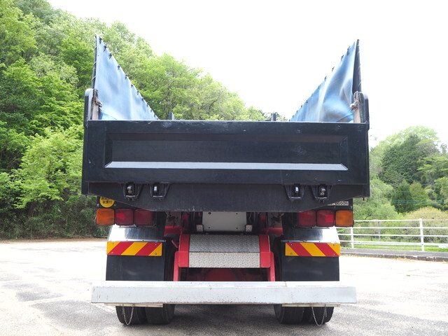 UDトラックスクオンダンプ大型（10t）[写真04]