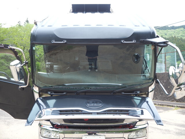 UDトラックスクオンダンプ大型（10t）[写真07]