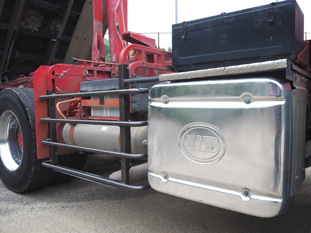 UDトラックスクオンダンプ大型（10t）[写真09]