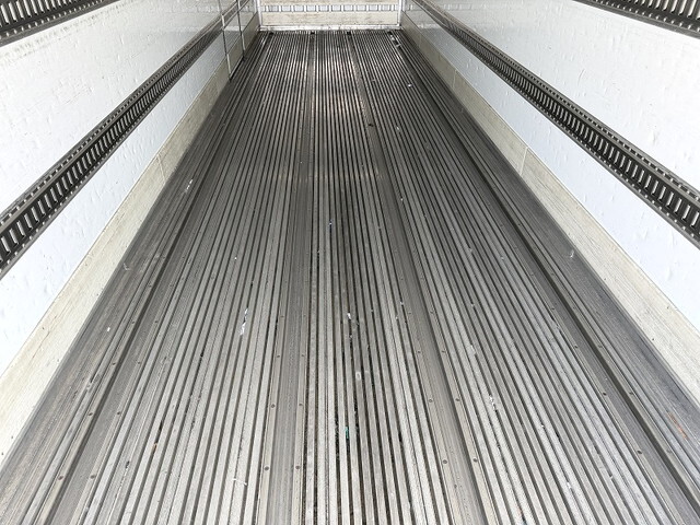 いすゞギガ冷凍車（冷蔵車）大型（10t）[写真11]