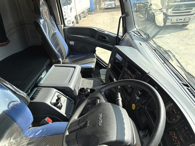 いすゞギガ冷凍車（冷蔵車）大型（10t）[写真33]