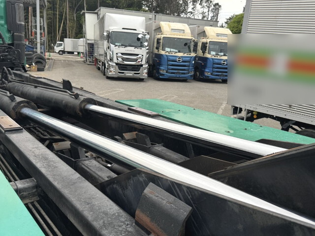 日野プロフィアコンテナ専用車大型（10t）[写真13]