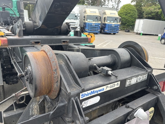 日野プロフィアコンテナ専用車大型（10t）[写真14]