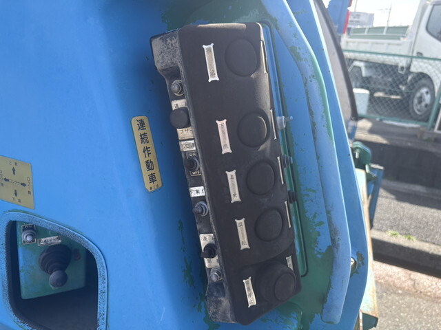 いすゞフォワードパッカー車（塵芥車）増トン（6t・8t）[写真15]