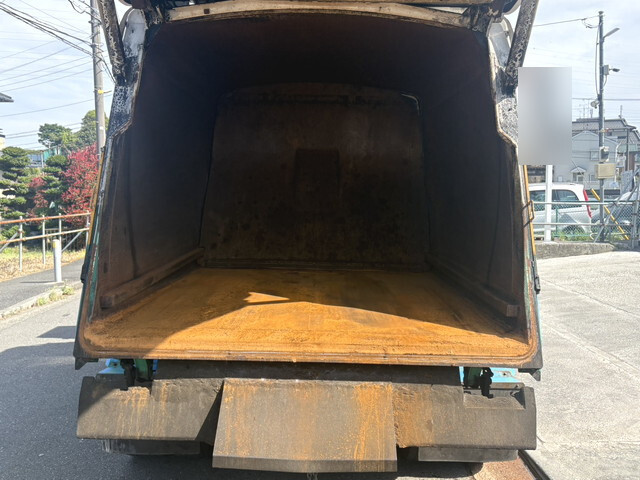 いすゞフォワードパッカー車（塵芥車）増トン（6t・8t）[写真18]