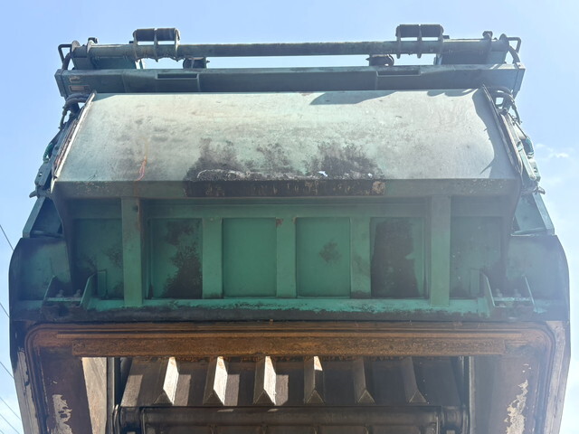 いすゞフォワードパッカー車（塵芥車）増トン（6t・8t）[写真21]