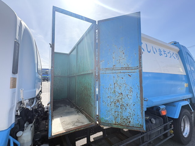 いすゞフォワードパッカー車（塵芥車）増トン（6t・8t）[写真24]