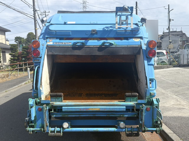 いすゞフォワードパッカー車（塵芥車）増トン（6t・8t）[写真09]