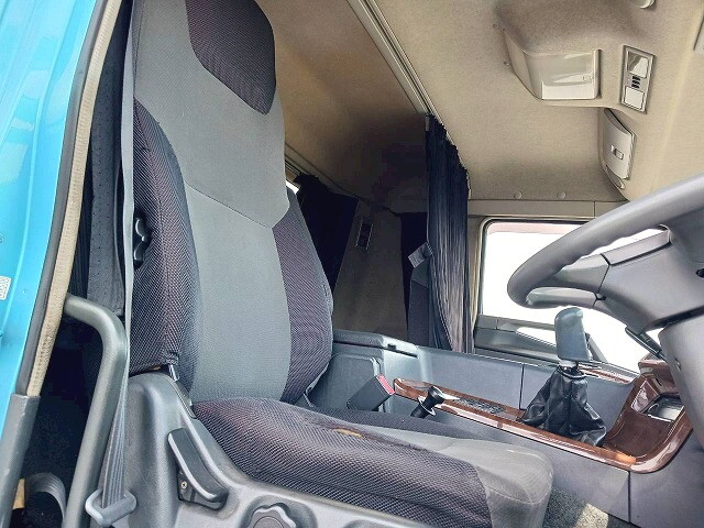 三菱ふそうスーパーグレート平床式トレーラー大型（10t）[写真27]